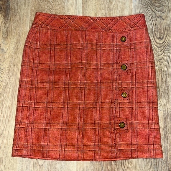 J McLaughlin Fully lined Orange Plaid Wool Mini Skirt w Faux Button Detail  4 - Picture 1 of 5
